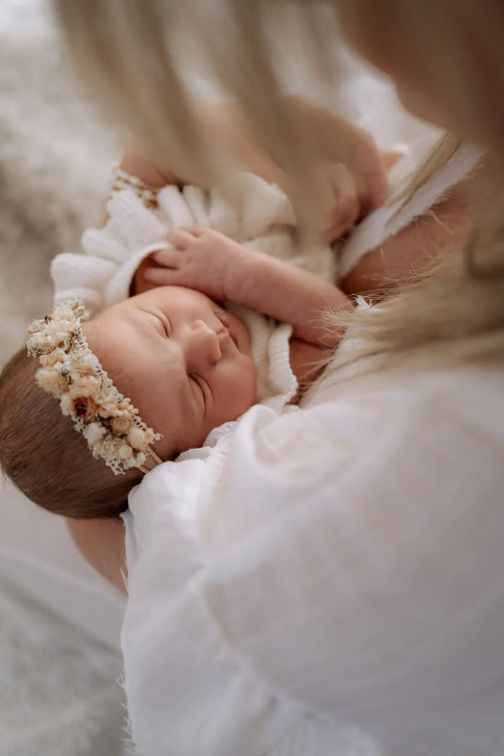 Babybauchshooting, Augsburg, Ulm, Schwangerschaftsfotos, Hebamme, Memmingen, Allgaeu, Unterallgaeu, Mindelheim, Krumbach, Babybauchbilder, Babybauch Fotoshooting, Schwangerschafts Fotoshooting, Maternity, Maternityshooting, Liebevolle Bilder, Schwangerschaftsbilder, Schwangerschaftskleid, Shooting Baby, Newbornshooting, Babybilder, Babyfotoshooting, Gutschein zur Geburt, Babygalerie, Schwangerschaft, schwanger, Boho Fotoshooting, Boho Babybauchbilder, Babybauchbilder mit Familie, Babybauchbilder mit Partner, Babybauchbilder mit Geschwistern, Babybauchkleid, Geschenkidee Babybauchsooting, Babyparty, Gutschein Fotoshooting, Gutschein Fotoshooting Bayern, Baby Bilder, natürliche Babybauchbilder, Weihnachtsgeschenk, exklusive Fotografie, Blumenkranz, Fotoshooting im Sonnenuntergang, Buchloe, Günzburg, Kaufbeuren, Familienshooting, Familienfotoshooting, Geschenk Babyparty, Geschenk Geburt, Geschenk Weihnachten, hochwertig, exklusiv, Boho Shooting, Thanhausen, Neugeborenenbilder, Neugeborenenfotoshooting, Newbornshooting, Newbornfotoshooting, Babyfotos, Babyfüßschen, Neugeborenenfotoshooting, Babyshooting, Babyfotoshooting, Babyfotografin, Newbornfotograf, babyfotograf, natürliche Neugeborenenbilder