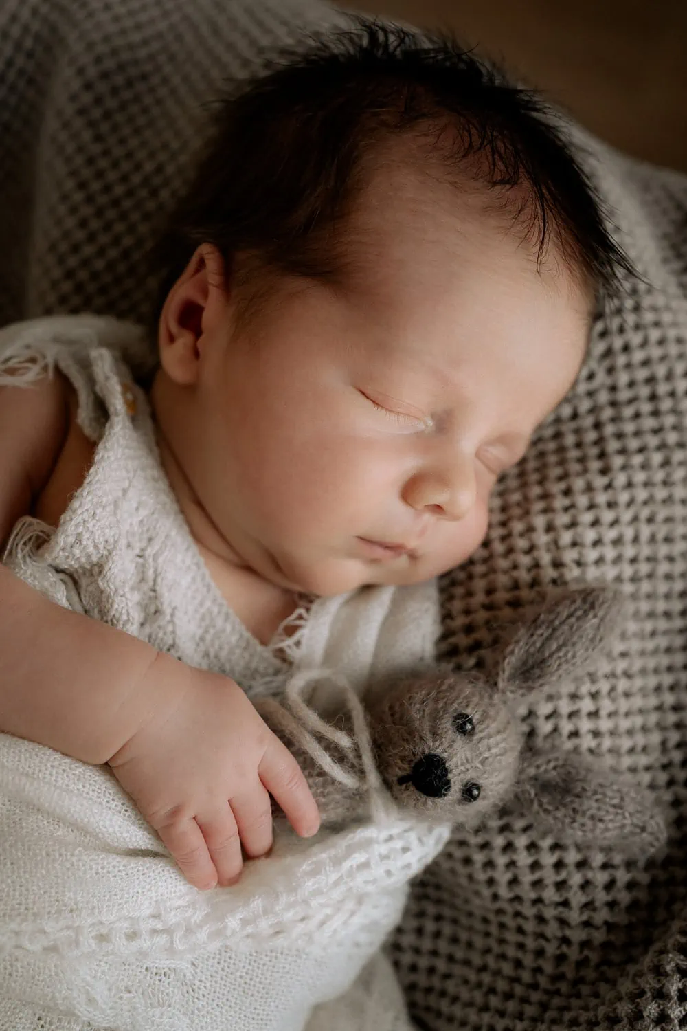 Babybauchshooting, Augsburg, Ulm, Schwangerschaftsfotos, Hebamme, Memmingen, Allgaeu, Unterallgaeu, Mindelheim, Krumbach, Babybauchbilder, Babybauch Fotoshooting, Schwangerschafts Fotoshooting, Maternity, Maternityshooting, Liebevolle Bilder, Schwangerschaftsbilder, Schwangerschaftskleid, Shooting Baby, Newbornshooting, Babybilder, Babyfotoshooting, Gutschein zur Geburt, Babygalerie, Schwangerschaft, schwanger, Boho Fotoshooting, Boho Babybauchbilder, Babybauchbilder mit Familie, Babybauchbilder mit Partner, Babybauchbilder mit Geschwistern, Babybauchkleid, Geschenkidee Babybauchsooting, Babyparty, Gutschein Fotoshooting, Gutschein Fotoshooting Bayern, Baby Bilder, natürliche Babybauchbilder, Weihnachtsgeschenk, exklusive Fotografie, Blumenkranz, Fotoshooting im Sonnenuntergang, Buchloe, Günzburg, Kaufbeuren, Familienshooting, Familienfotoshooting, Geschenk Babyparty, Geschenk Geburt, Geschenk Weihnachten, hochwertig, exklusiv, Boho Shooting, Thanhausen, Neugeborenenbilder, Neugeborenenfotoshooting, Newbornshooting, Newbornfotoshooting, Babyfotos, Babyfüßschen, Neugeborenenfotoshooting, Babyshooting, Babyfotoshooting, Babyfotografin, Newbornfotograf, babyfotograf, natürliche Neugeborenenbilder