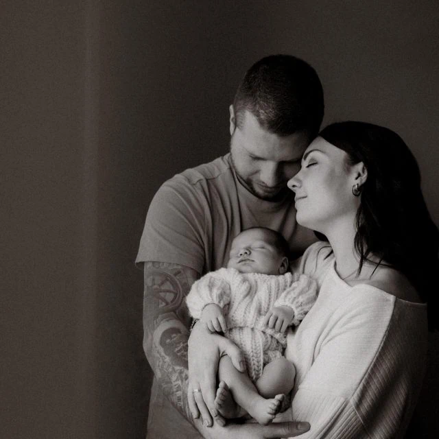 Newborn-Magie in 3… 2… 1…
Folge mir für mehr echte Erinnerungen und sichere dir frühzeitig deinen Termin

•

Alexandra Reiter Fotografie
Fotostudio für Newborn-, Babybauch- und Familienfotografie im Unterallgäu – für Familien aus Ulm, Augsburg, Memmingen und dem gesamten Allgäu.

Ich freue mich darauf, eure Geschichte in liebevollen, zeitlosen Bildern festzuhalten.

www.alexandrareiterfotografie.de
info@alexandrareiterfotografie.de
WhatsApp: 0176-61122336