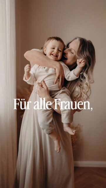 Du bist so besonders.

Du bist stark – auch an den Tagen, an denen du selbst daran zweifelst.
Du bist liebevoll, geduldig und voller Kraft.

Du trägst Leben.
Du hältst kleine Hände.
Du bist Trost, Zuhause, Sicherheit.

Als Mama, als Frau, als Tochter, als Freundin.

Heute am Weltfrauentag möchte ich dich daran erinnern, wie wertvoll du bist.

Und wie schön es ist, dich in all deinen Facetten festhalten zu dürfen – in deiner Stärke, deiner Weiblichkeit und deiner Liebe.

Du bist so besonders. 🤍

•

Alexandra Reiter Fotografie
Fotografin für Newborn-, Babybauch- und Familienfotografie im Unterallgäu – für Familien aus Ulm, Augsburg, Memmingen und dem gesamten Allgäu.

Ich freue mich darauf, eure Geschichte in liebevollen, zeitlosen Bildern festzuhalten.

www.alexandrareiterfotografie.de
info@alexandrareiterfotografie.de
WhatsApp: 0176-61122336

#Weltfrauentag
#MamaFotografieUlm
#FamilienfotografinUnterallgäu
#BabyfotografMindelheim
#FrauenStärkenFrauen
