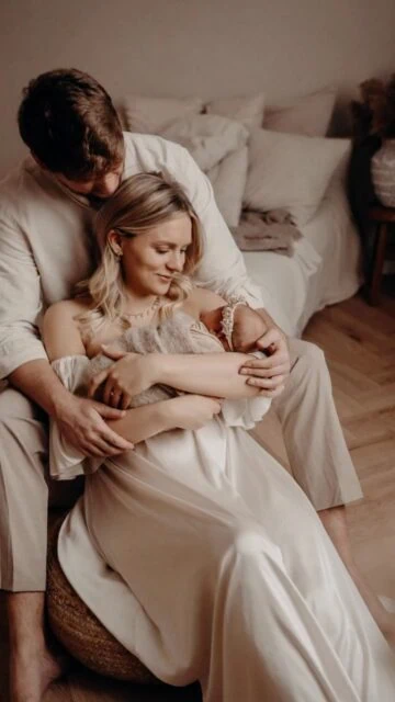 Alexandra Reiter Fotografie
Fotostudio für Newborn-, Babybauch- und Familienfotografie im Unterallgäu – für Familien aus Ulm, Augsburg, Memmingen und dem gesamten Allgäu.

Ich freue mich darauf, eure Geschichte in liebevollen, zeitlosen Bildern festzuhalten.

www.alexandrareiterfotografie.de
info@alexandrareiterfotografie.de
WhatsApp: 0176-61122336