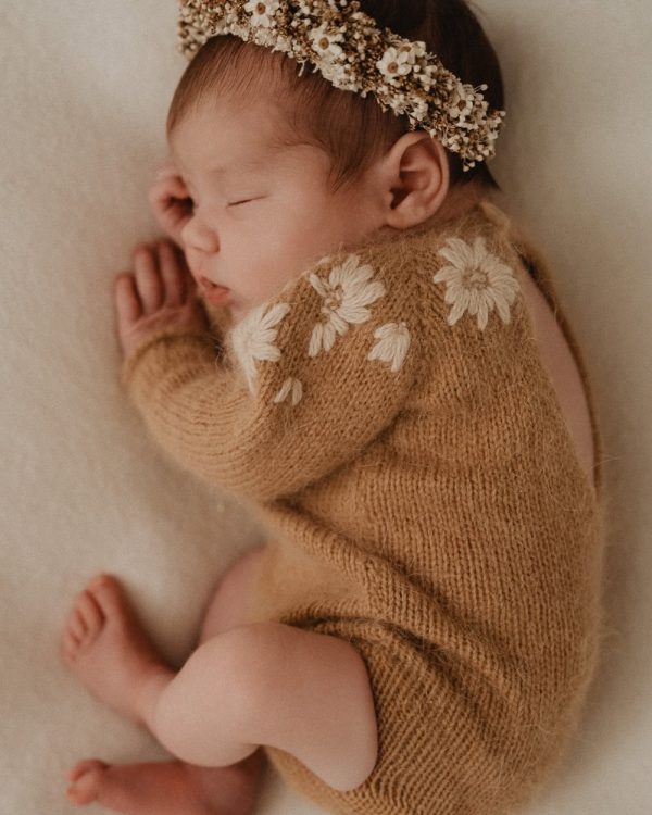 Babybauchshooting, Augsburg, Ulm, Schwangerschaftsfotos, Hebamme, Memmingen, Allgaeu, Unterallgaeu, Mindelheim, Krumbach, Babybauchbilder, Babybauch Fotoshooting, Schwangerschafts Fotoshooting, Maternity, Maternityshooting, Liebevolle Bilder, Schwangerschaftsbilder, Schwangerschaftskleid, Shooting Baby, Newbornshooting, Babybilder, Babyfotoshooting, Gutschein zur Geburt, Babygalerie, Schwangerschaft, schwanger, Boho Fotoshooting, Boho Babybauchbilder, Babybauchbilder mit Familie, Babybauchbilder mit Partner, Babybauchbilder mit Geschwistern, Babybauchkleid, Geschenkidee Babybauchsooting, Babyparty, Gutschein Fotoshooting, Gutschein Fotoshooting Bayern, Baby Bilder, natürliche Babybauchbilder, Weihnachtsgeschenk, exklusive Fotografie, Blumenkranz, Fotoshooting im Sonnenuntergang, Buchloe, Günzburg, Kaufbeuren, Familienshooting, Familienfotoshooting, Geschenk Babyparty, Geschenk Geburt, Geschenk Weihnachten, hochwertig, exklusiv, Boho Shooting, Thanhausen, Neugeborenenbilder, Neugeborenenfotoshooting, Newbornshooting, Newbornfotoshooting, Babyfotos, Babyfüßschen, Neugeborenenfotoshooting, Babyshooting, Babyfotoshooting, Babyfotografin, Newbornfotograf, babyfotograf, natürliche Neugeborenenbilder
