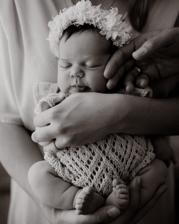 Babybauchshooting, Augsburg, Ulm, Schwangerschaftsfotos, Hebamme, Memmingen, Allgaeu, Unterallgaeu, Mindelheim, Krumbach, Babybauchbilder, Babybauch Fotoshooting, Schwangerschafts Fotoshooting, Maternity, Maternityshooting, Liebevolle Bilder, Schwangerschaftsbilder, Schwangerschaftskleid, Shooting Baby, Newbornshooting, Babybilder, Babyfotoshooting, Gutschein zur Geburt, Babygalerie, Schwangerschaft, schwanger, Boho Fotoshooting, Boho Babybauchbilder, Babybauchbilder mit Familie, Babybauchbilder mit Partner, Babybauchbilder mit Geschwistern, Babybauchkleid, Geschenkidee Babybauchsooting, Babyparty, Gutschein Fotoshooting, Gutschein Fotoshooting Bayern, Baby Bilder, natürliche Babybauchbilder, Weihnachtsgeschenk, exklusive Fotografie, Blumenkranz, Fotoshooting im Sonnenuntergang, Buchloe, Günzburg, Kaufbeuren, Familienshooting, Familienfotoshooting, Geschenk Babyparty, Geschenk Geburt, Geschenk Weihnachten, hochwertig, exklusiv, Boho Shooting, Thanhausen, Neugeborenenbilder, Neugeborenenfotoshooting, Newbornshooting, Newbornfotoshooting, Babyfotos, Babyfüßschen, Neugeborenenfotoshooting, Babyshooting, Babyfotoshooting, Babyfotografin, Newbornfotograf, babyfotograf, natürliche Neugeborenenbilder